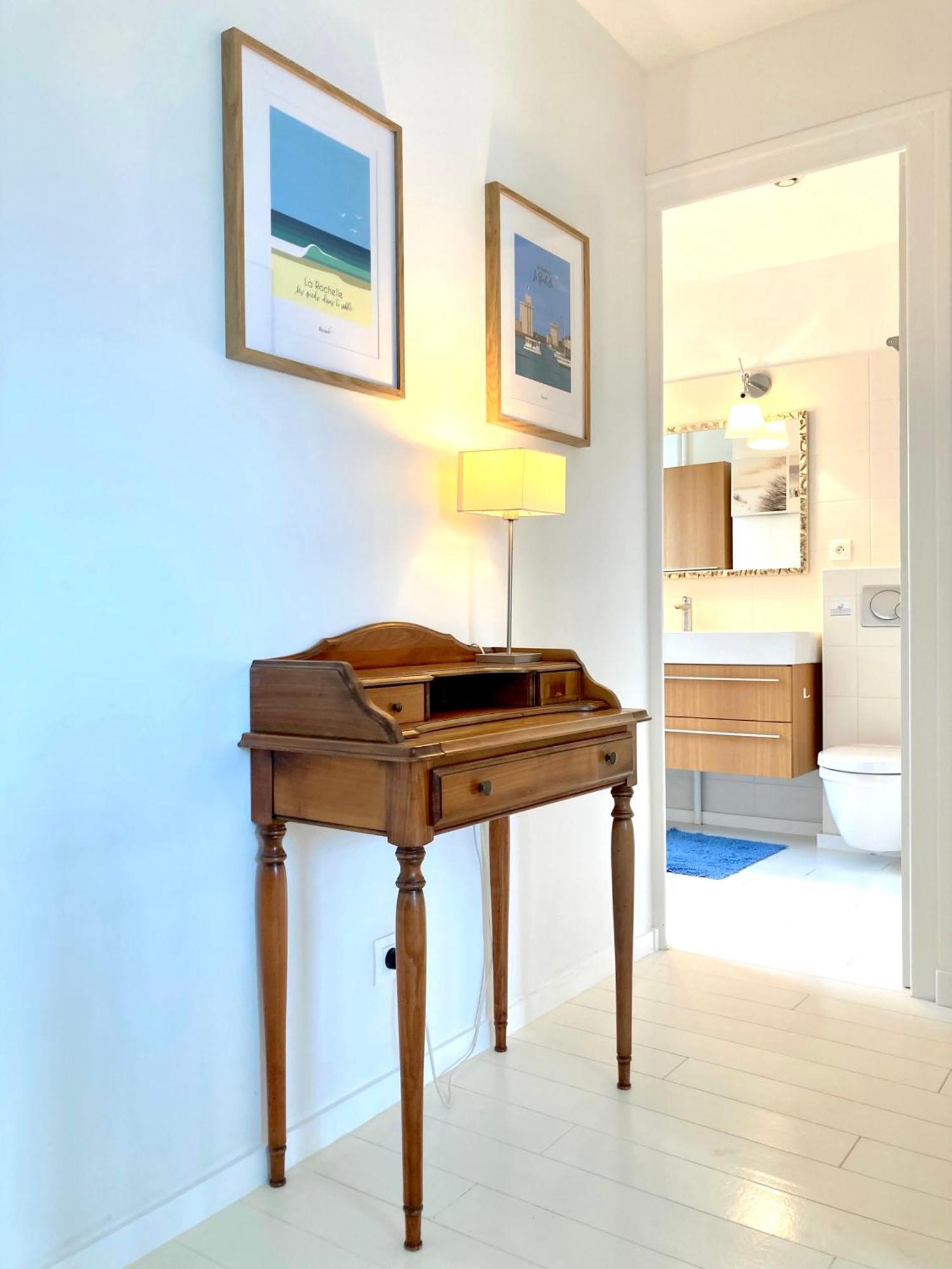 Maison Centre Ville Avec Jardin , Terrasse, Et Garage Velos La Rochelle  Kültér fotó
